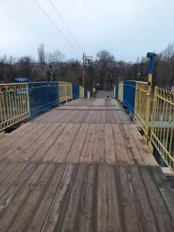 В Новомосковске залатали знаменитый мост-визитку города (ФОТОФАКТ)