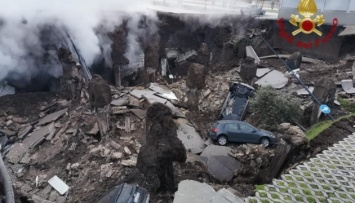 В Неаполе из-за взрыва эвакуировали COVID-больницу