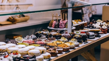 Почему опасно есть сладости: ответ экспертов
