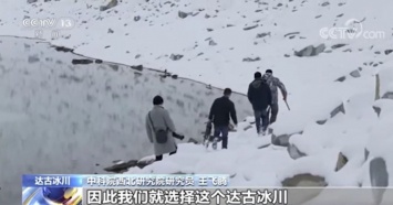 В Китае ледник накрыли одеялом, чтобы не таял. Помогло (ВИДЕО)