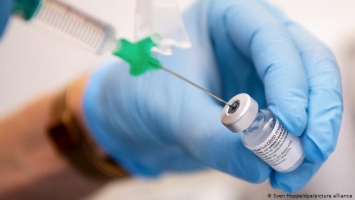 Почему немецкие медработники не спешат делать прививки от COVID-19