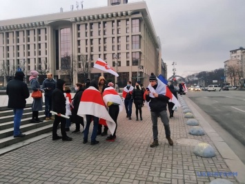 В Киеве на Майдане организовали "цепь солидарности" с протестующими в Беларуси