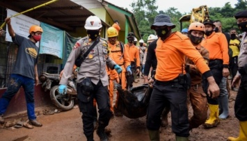Масштабный оползень в Индонезии: 13 погибших, около 30 пропавших без вести