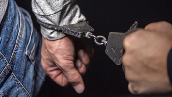 Представились правоохранителями и посадили в машину: в Харькове двое мужчин похитили пенсионера