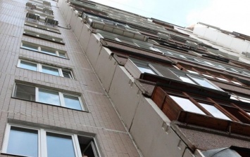 В Одессе мужчина выбросился с 8 этажа и остался жив