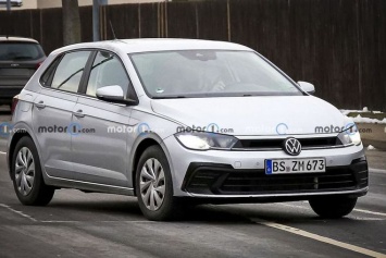 Обновленный Volkswagen Polo удалось заснять во время испытаний: что поменялось
