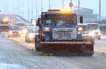 На Украину обрушился мощный снегопад: до 15 см снега и метель