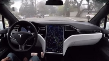 Автомобиль Tesla заподозрили в распознавании призраков