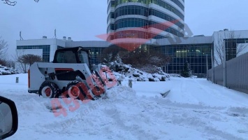 Днепр засыпало снегом: как справляются коммунальные службы (фото)