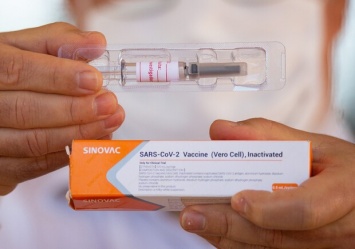 Эффективность - 50% по новым исследованиям: Украина может отказаться от китайской вакцины