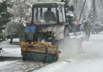 Полтаву накрыло снегом: какая ситуация на трассах, куда жаловаться на неубранные дороги