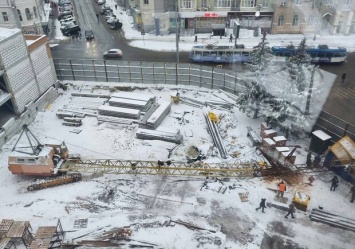 На вагончик рабочих: в центре Харькова рухнул строительный кран