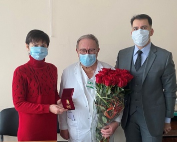Врач одесской больницы отмечен Почетной наградой «За заслуги перед городом»