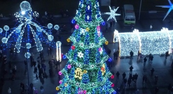 Стало известно, в каких городах Украины самые красивые новогодние елки