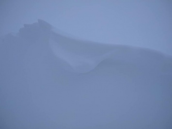 В Карпатах выпало пол метра снега: Непогода продлится еще два дня