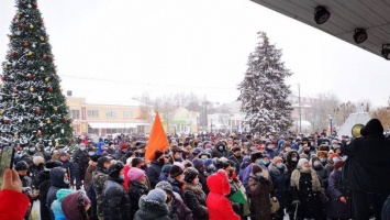 Тарифные протесты собираются по всей Украине: митингующие перекрывают дороги, фото