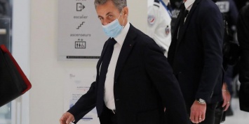 Франция расследует передачу Саркози 3 млн евро из России
