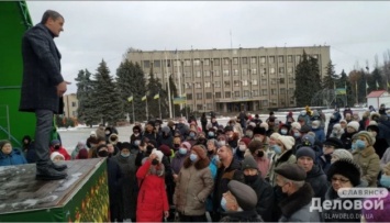В Славянске прошел очередной митинг против повышения коммунальных тарифов