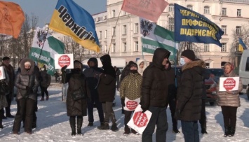 В Чернигове предприниматели автопробегом протестовали против локдауна и РРО