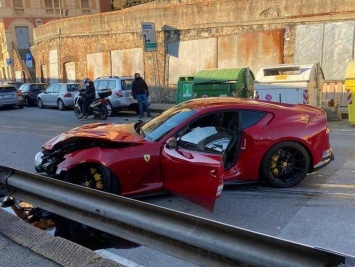 Работник автомойки разбил Ferrari футболиста