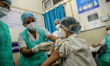 Индия начала масштабную кампанию по вакцинации от коронавируса