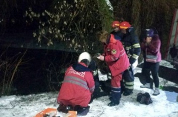 Трагедия на Хмельнитчине: под лед провалились двое мужчин, один погиб