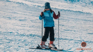 В Днепре десятки людей устроили в "Лавине" зимние покатушки на сноуборде и лыжах