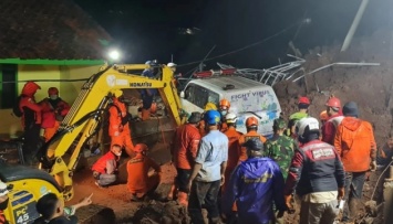 Число жертв землетрясения в Индонезии возросло до 81