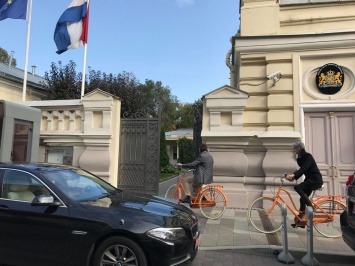 Россия высылает из страны двух дипломатов посольства Нидерландов