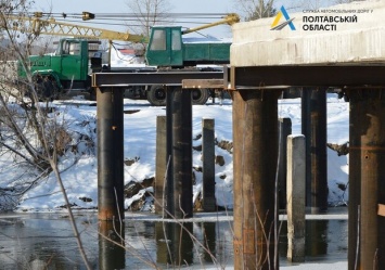Дождались: на Полтавщине ремонтируют мост, который не чинили 53 года