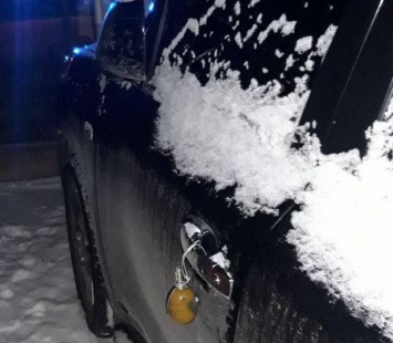 В Ровно полицейскому к дверце авто подвесили гранату