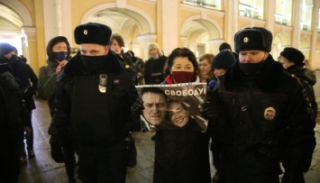 В Петербурге вышли на пикеты за Навального, есть задержанные