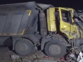 В Индии грузовик наехал на спящих людей, погибли по меньшей мере 15 человек