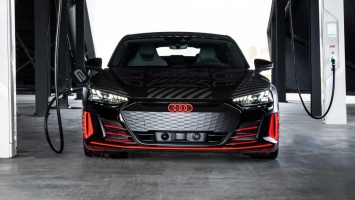 Новый Audi RS E-Tron GT заметили во время тестов