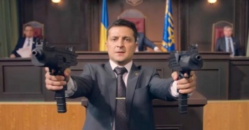 Зеленский выдал свой первый наградной пистолет - кто стал владельцем оружия