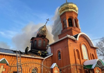 Обвалилась башня с куполом: под Днепром вспыхнул храм УПЦ Московского патриархата