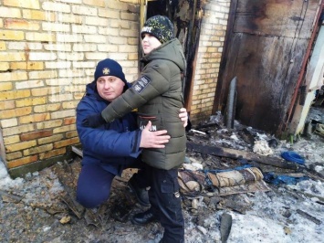 Боец ГСЧС находился в больнице, но спас ребенка из пожара (фото)