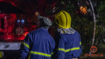 В Днепре на проспекте Хмельницкого горела квартира на 4 этаже: пострадали 2 подростка