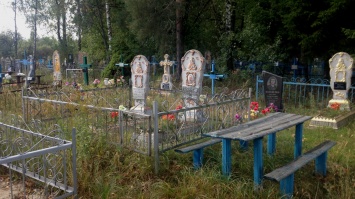 На кладбищах сел Криворожского района местные жители физически не дают хоронить криворожан. Почему