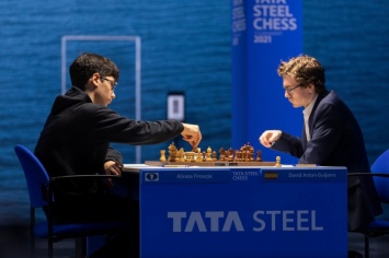 В третьем туре супертурнира по шахматам Гранделиус проиграл Харикришне, а Фирузджа переиграл Гихарро