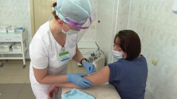 В Мелитополе врачей уже записывают на прививку от ковид