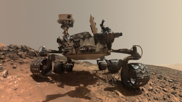 Марсоход Curiosity поделился новыми фото Марса и показал, как разрушаются его колеса