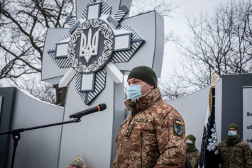 В днепровской 93 бригаде почтили память защитников Донецкого аэропорта: фото