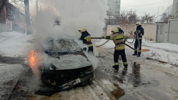 В Днепре на Щепкина за несколько минут сгорел автомобиль
