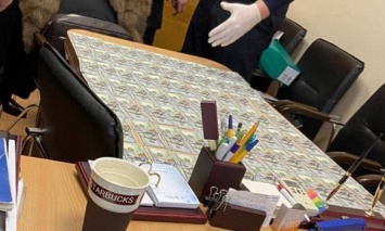 Чиновник "Киевводоканала" вымогал около 24 тыс. долл. взятки за рекламные разрешения