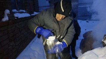 Чай из снега. Как переживает лютые морозы вынужденный сосед "Амстора", - ФОТО