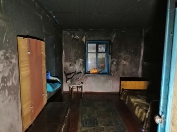 Ночью на пожаре в крымском селе спасли четырех человек