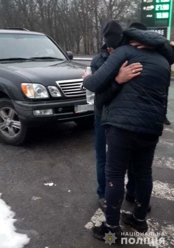 Полиция задержала похитителей харьковского стоматолога, и освободила его из плена