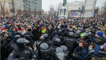 Страны Балтии требуют освободить задержанных на акциях в РФ и инициируют новые санкции