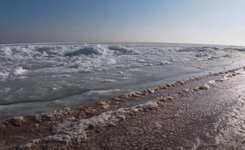 В Кирилловке море застыло (видео)